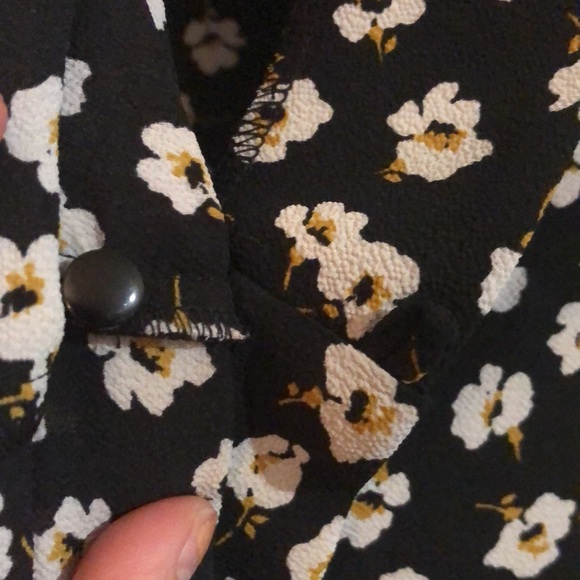 Flowy flower mini wrap dress - Picture 5 of 6